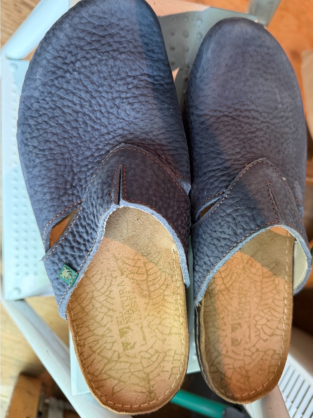El Naturalista Women's Navy Blue Textured Leather Mules